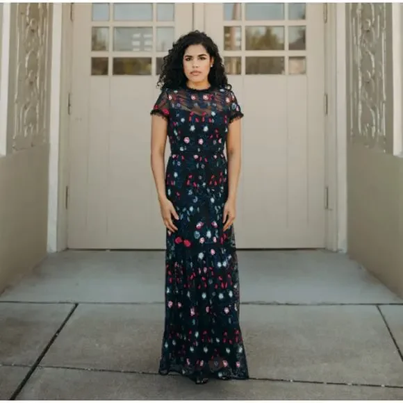 Monique Lhuillier Floral Embroidered Tiered Lace Column Maxi Gown Dress  Size 4